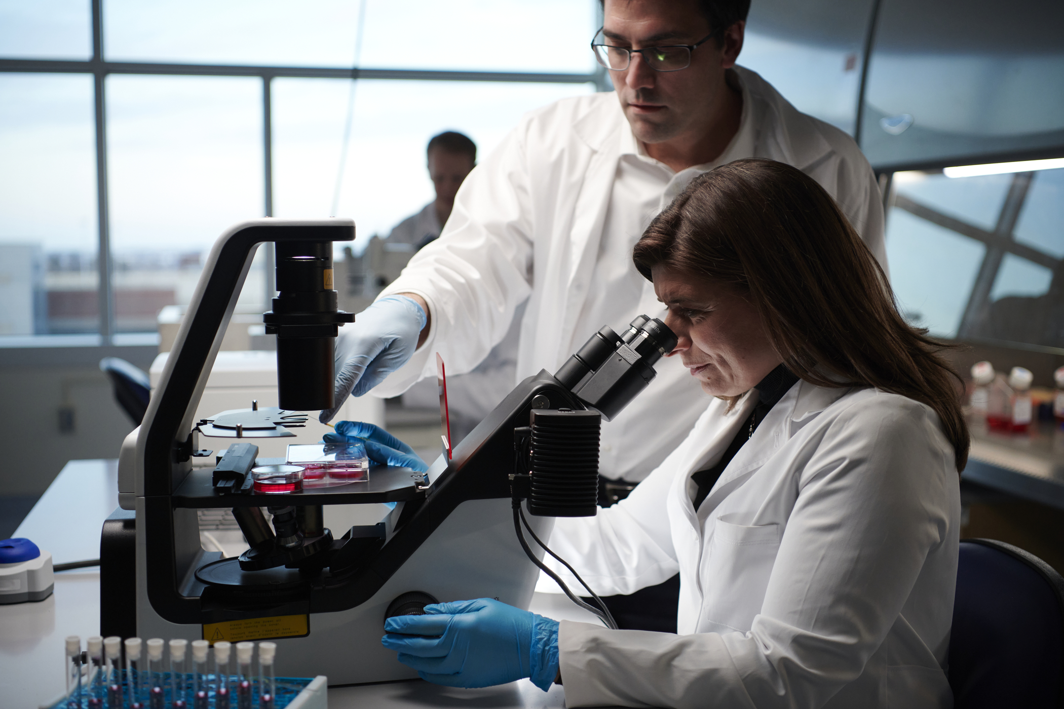 woman using microscope